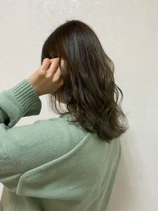 ミディアム カラー 隅田 美樹のヘアスタイル