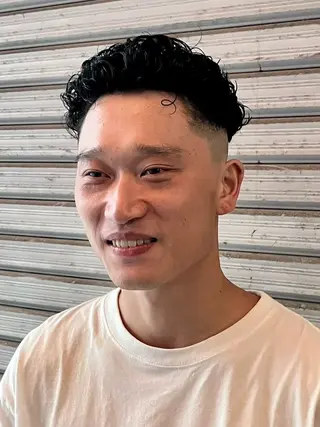 ミディアム パーマ HAIR BASE ZAWAWA所属・レイヤー/ブリーチ｜ 特殊パーマ/赤澤のヘアスタイル