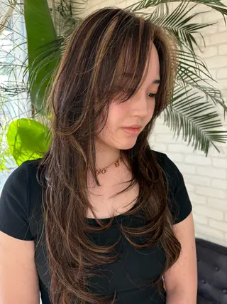 ロング coco terrace所属・海外風ハイライト CHIHIROのヘアスタイル