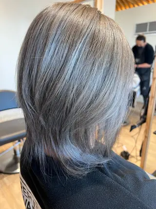 カラー 早川 真幸のヘアスタイル