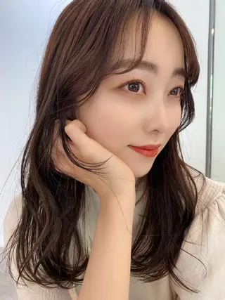 セミロング カラー ツキノキ ミナのヘアスタイル