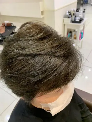 ショート カラー 小田切 栄司のヘアスタイル