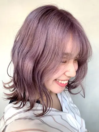 ミディアム カラー ハイライトが 得意なニキです😊のヘアスタイル