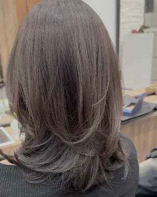 ミディアム ボブ/レイヤー/ 縮毛矯正/オオバコのヘアスタイル