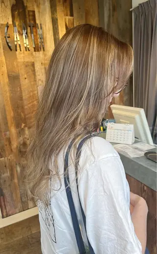 ロング カラー レイヤーカット🌈 透明感カラー🌷ﾕﾘのヘアスタイル