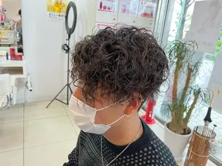 ミディアム パーマ メンズ 韓国風メンズ/毛流れ ヘアなら須田龍世のヘアスタイル
