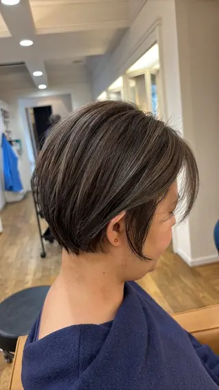 ショート カラー 栗林 茉那のヘアスタイル