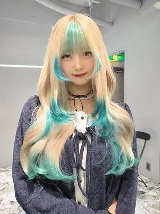 ロング カラー GEM YURI ハイトーンカラーのヘアスタイル