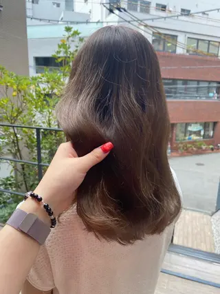 ミディアム カラー 重里 瑠花のヘアスタイル