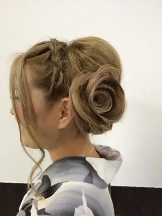 セミロング カラー パーマ ヘアアレンジ ハイトーン Arphyのヘアスタイル