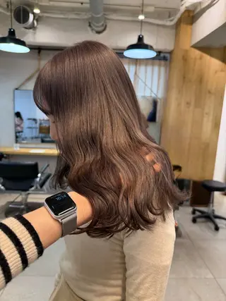 ミディアム カラー ミルクティー× グレージュMOMOのヘアスタイル