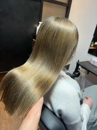 ロング カラー newi TATSUのヘアスタイル