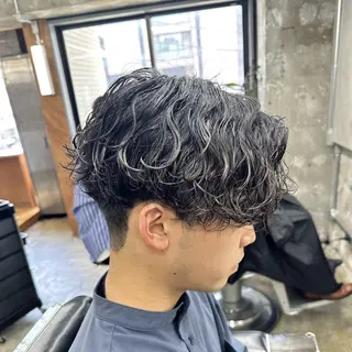 ショート カラー パーマ ヘアアレンジ メンズ メンズパーマ特化サロンLond LOGAN所属・SEIYA メンズパーマ職人のヘアスタイル