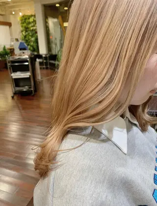 カラー OASIS AVEDA ザ・ペニンシュラ東京所属・OASISAVEDA 真生のヘアスタイル