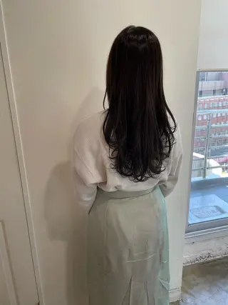 ロング カラー MIOベージュカラー 柔らかいカラーのヘアスタイル