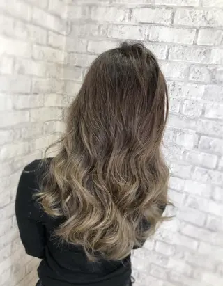 セミロング カラー ヘアアレンジ 秋山 幸太のヘアスタイル