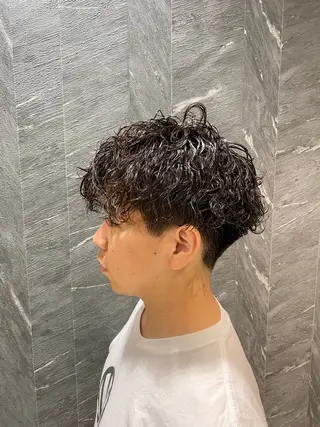ショート パーマ メンズ 駒田 拳児のヘアスタイル