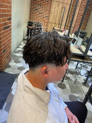 ショート パーマ メンズ 江﨑 翔のヘアスタイル