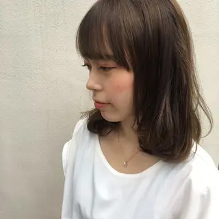 ミディアム カラー THE DAY所属・AKI HASHIMOTOのヘアスタイル