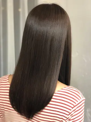 カラー 梅田ハイトーン チダ ヒナノのヘアスタイル