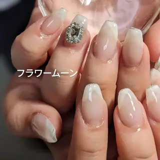 ネイル フラワー ムーンのネイルデザイン