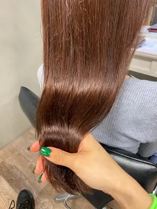 ロング カラー 梅田ハイトーン チダ ヒナノのヘアスタイル