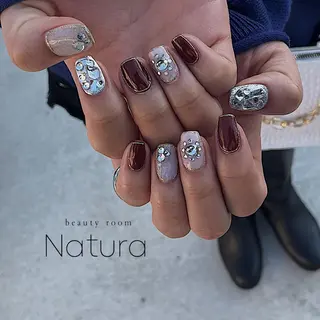ネイル マツエク・マツパ アイブロウ beautyroom Naturaのネイルデザイン