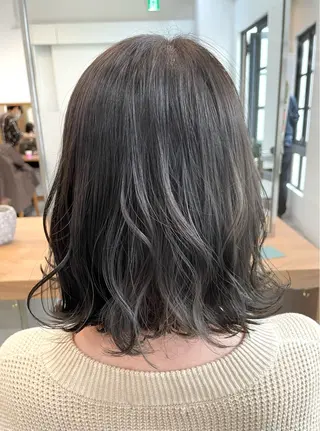 カラー オオシロ ユウマのヘアスタイル