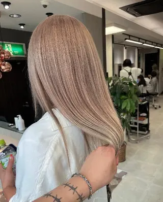 ミディアム カラー ヘアアレンジ 透明感/レイヤー 🇰🇷tomonaのヘアスタイル