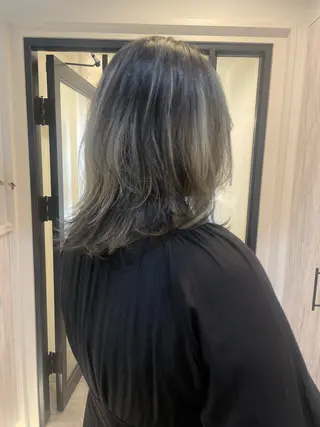 ミディアム カラー 渋谷 留菜のヘアスタイル