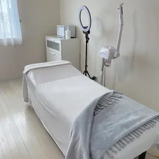 Eyelash salon MORE(モア)所属・安納 麻穂のエステ・リラクイメージ