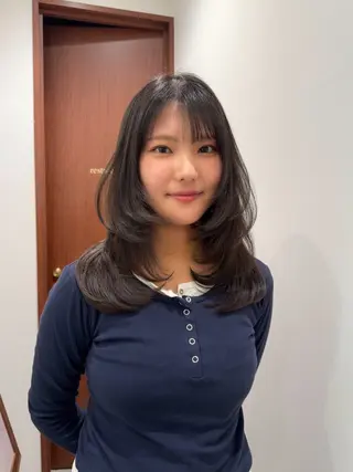 セミロング カラー ヘアアレンジ 立川レイヤー 透明感カラーaoiのヘアスタイル