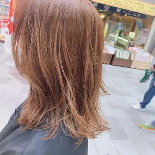 セミロング カラー ヘアアレンジ 今村公介 ブリーチ特化、派手髪のヘアスタイル