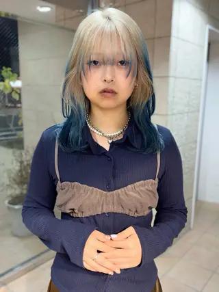 セミロング 垢抜け/レイヤー/ ハイトーン/アスナのヘアスタイル