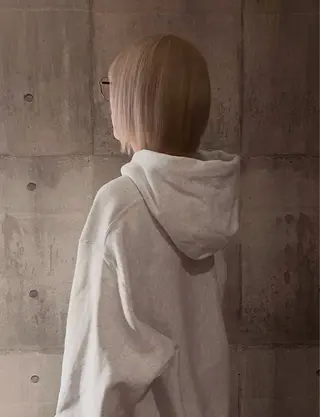 ミディアム Nagi レイヤー カット　ブリーチ募集のヘアスタイル