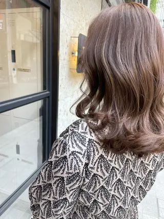 セミロング カラー ハイライトが 得意なニキです😊のヘアスタイル