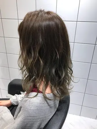 ショート カラー 赤み消し韓国ヘア レイヤー縮毛🤍渡邉のヘアスタイル