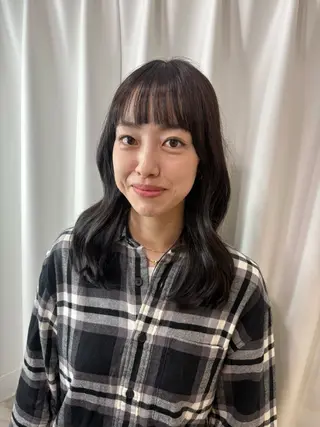 ミディアム カラー 透明感/韓国風 HIRARIのヘアスタイル