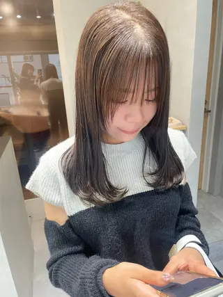 ミディアム カラー yui/ layer cutのヘアスタイル