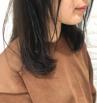 セミロング カラー THE DAY所属・AKI HASHIMOTOのヘアスタイル