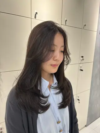 ロング カラー 飯ヶ谷 成海のヘアスタイル