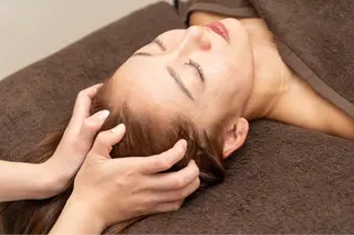 小顔・毛穴/ニキビ/ ハーブピーリング専門のエステ・リラクイメージ