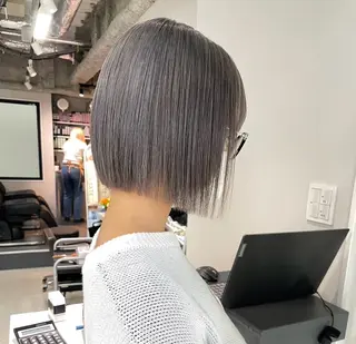 ショート カラー W-TOKYO所属・ハイトーン/艶カラー 𝐧𝐨𝐚のヘアスタイル