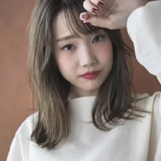 セミロング カラー GLROW haruhiのヘアスタイル