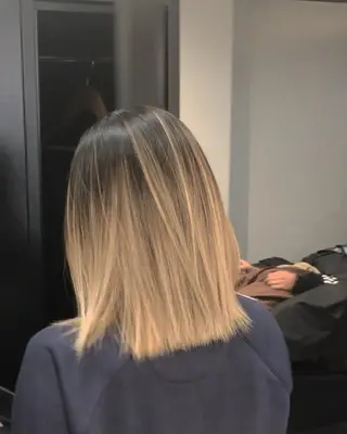 ミディアム カラー i  plus＋所属・髪質改善で 憧れの潤艶美髪にのヘアスタイル