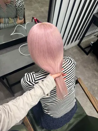 セミロング ハイトーン/ピンク カラー/めい🎀のヘアスタイル