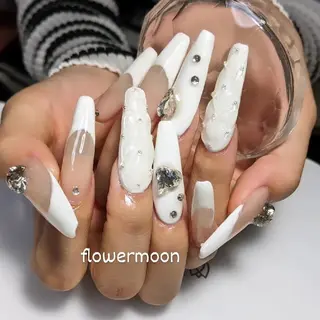 ネイル フラワー ムーンのネイルデザイン