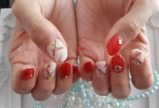 ミディアム ネイル Uchida meのネイルデザイン