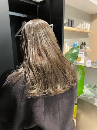 セミロング カラー SALOWIN下北沢所属・hazuki 🌝のヘアスタイル