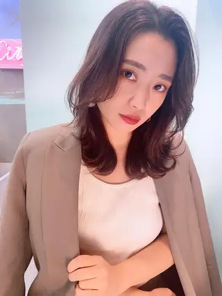 ミディアム カラー 岡野 静華のヘアスタイル